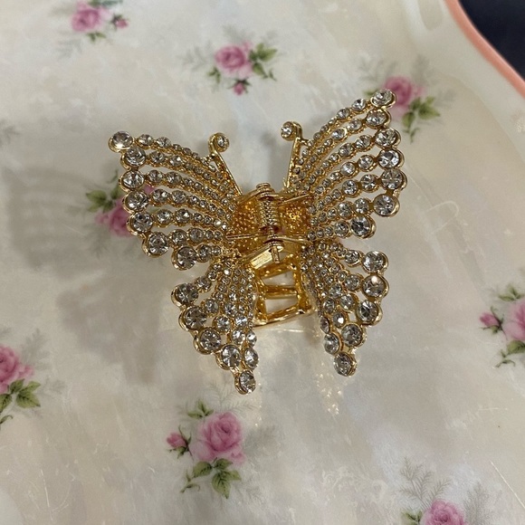 Forever 21 Accessories - 🦋 Butterfly Hair clip/Claw with Bling! New!